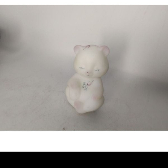 Vintage Fenton hand painted satin glass bear figurine, signed - Picture 10 of 10